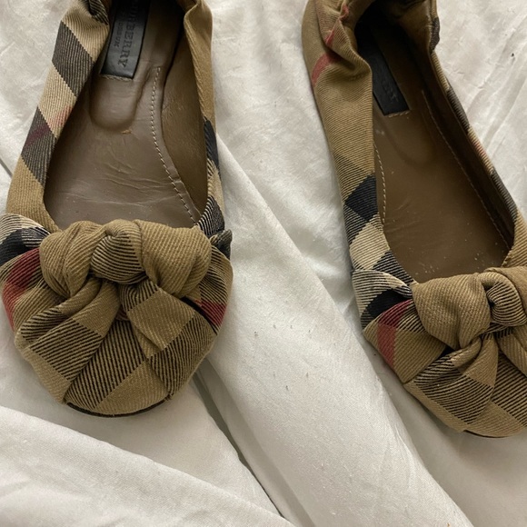 Burberry Flats - Picture 7 of 8
